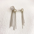 Elegante spilla a nappa argentata con perle e zirconi per cappotti e maglioni invernali - Oro Bianco