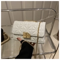 Sac bandoulière blanc matelassé à motif cœur avec bandoulière chaîne dorée - Style Serrure Carrée (1602) / Blanc