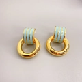Elegante Creolen aus 18K vergoldetem Messing mit hellblauem Emaille und Textur-Design - Blau