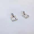 Silberne rechteckige Ohrstecker mit Lava-Textur und bunten Zirkonsteinen-Inlay - Silber