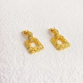 Strukturierte goldene Türklopfer-Ohrringe mit Kristallen und Vintage-Lava-Finish - Gold Weißer Zirkonia