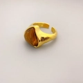 Anillo vintage dorado ajustable con piedra ojo de tigre y textura metal martillado - Ojo de tigre