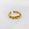 Schleifenförmiger 18K vergoldeter Ring mit strukturierter Oberfläche und offenem Design - Punkt-Stil