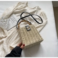 Sac à main beige en paille tressée avec anse en bambou et bandoulière en cuir noir - Blanc Cassé
