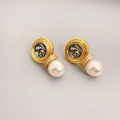 Orecchini di perle vintage francesi con cornice dorata e strass scintillanti - Rilievo bianco