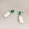 Orecchini pendenti con perle d'acqua dolce, pietra verde smeraldo e base argento - Argento Pietra Verde