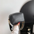 Sac caméra vintage noir en cuir brillant avec bandoulière ethnique large et pompon chic - Style Texturé Vintage (9195) / Noir