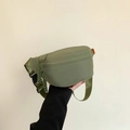 Marsupio in nylon verde militare con cinturino regolabile e dettagli zip intrecciati - Verde