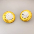 Vintage gouden ronde oorbellen met witte marmeren steen en reliëfvis- en bloempatronen - Wit Turkoois