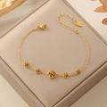 Prachtige gouden roestvrijstalen armband met vijf gedetailleerde 3D camelia bloemen - 3D Camellia Armband (FS196) - Goud
