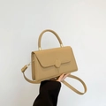 Dettaglio borsa kaki con chiusura circolare dorata e manico superiore molto elegante - Cachi