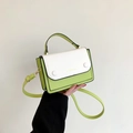 Sac bandoulière bicolore vert lime et blanc avec bandoulière réglable et poignée - Vert