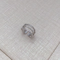 Moderne zilveren drielaagse bamboe open ring met een getextureerd geometrisch design - Witgoud