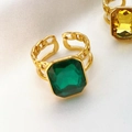 Verstellbarer 18K vergoldeter Ring mit smaragdgrünem rechteckigem Edelstein und Kette - Einstellbar Offen / Dunkelgrün