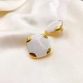Orecchini a perno quadrati in smalto bianco con angoli placcati in oro 18K su seta - Stile Smalto Quadrato / Bianco