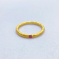 Anello martellato placcato oro 18K per donna con zircone rosso a taglio quadrato - US 7 / Rosso