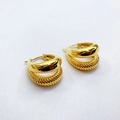 18K vergulde dubbele ring oorbellen met gladde en gedraaide touwtextuur - Groot / Goud