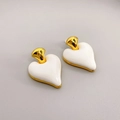Pendientes de corazón en esmalte con baño de oro y diseño bicolor blanco elegante - Blanco