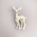 Elegante spilla a cervo argentata con texture dettagliata per maglioni e cappotti - Argento Lucido