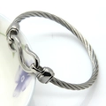 Pulsera de cable de acero inoxidable pulido con cierre de gancho en S sobre cerámica - Color Acero