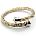 Détail du bracelet câble torsadé bicolore en acier inoxydable, design ouvert - Bicolore Acier Or