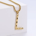 Détail du pendentif lettre L dorée avec texture bambou sur une chaîne box - Lettre L Dorée Pendentif Uniquement (Sans Chaîne)