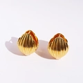 Pendientes de aro dorados con textura de concha metálica y acabado de espejo pulido - Dorado