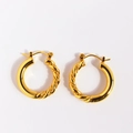 Klassische goldene Creolen mit halb glatter und halb gedrehter Metalltextur für Damen - Gold
