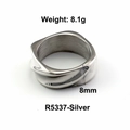 Anillo de acero inoxidable plateado de 8mm con diseño geométrico retorcido - Talla 6 / Estilo Geométrico Retorcido (R5337) / Color acero