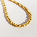 Elegante collana di perle dorate tonde con lucentezza metallica e design a U minimalista - Collana a Sfere 8mm