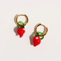 Orecchini a cerchio con fungo in vetro rosso, dettagli verdi e finitura dorata - Oro + Rosso