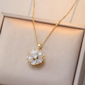 Elegante collar de titanio dorado con un colgante de flor de sol de circón sobre un joyero - Collar (X2184-1)