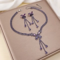 Conjunto de joyas de mariposa plateada con cristales púrpuras, collar y pendientes largos - Conjunto de Joyería Mariposa Púrpura (PJ--7) / Morado