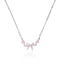 Détail du pendentif nœud avec cœurs roses et zircons sur la chaîne argentée - Collier Nœud Couleur Acier (X4553-2)