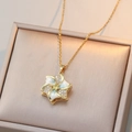 Elegante Halskette aus Gold-Titanstahl mit rotierendem weißen Emaille-Blumenanhänger und Zirkon - Halskette - Blau Weiß