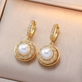 Eleganti orecchini di perle dorate con halo di zirconi in una scatola regalo di lusso - Orecchini con Perle Rotanti (E0923-旋转耳环-1)