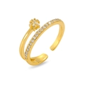 Détail d'une bague dorée ajustable avec zircon en forme d'étoile et sertissage pavé - Style Pavé Étoile (J0933)