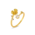 Dettaglio anello regolabile dorato con motivo floreale e petali di cristallo lucido - Anello Fiore a Tre Petali e Pietre Multiple (J1042)