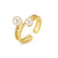Détail d'une bague ouverte dorée avec anneau double épaisseur et deux perles blanches - Style Double Perle avec Texture de Billes à Deux Couches (J0972)