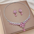 Parure collier et boucles d'oreilles fleurs en zircon rose avec pendentifs en goutte - Parure de Bijoux Coeur de Fleur Rose (PJ--128)
