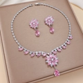 Elegante conjunto de collar y pendientes de plata con flores de circón rosa y gotas - Conjunto de Collar y Pendientes de Flor Rosa (PJ--174)