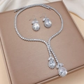 Conjunto de joyas de tulipán de circonita con collar y pendientes sobre seda - Conjunto de Joyas de Circonia (PJ---172)