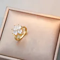 Detail of a gold-plated ring featuring heart-shaped zircon stones in a clover floral design - Gold Ring (J0427-戒指-1)