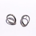 Boucles d'oreilles géométriques en argent avec un design moderne de métal liquide courbe - Or Blanc