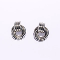 Boucles d'oreilles argentées avec cercles entrelacés et design géométrique noué - Or blanc