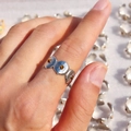 Bague ouverte vintage en argent sertie d'œil de tigre avec motifs texturés ronds - Ouverture Réglable / Style Pierre Oeil de Tigre / Or blanc