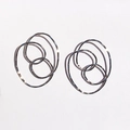 Boucles d'oreilles ovales minimalistes en argent avec cercles géométriques superposés - Or blanc