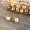 French retro style round pink luster pearl stud earrings with golden cylinder bars - Gold