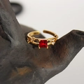 Anello regolabile retrò con gemma rossa quadrata e design a doppia fascia dorata - Misura Aperta Regolabile / Rosso
