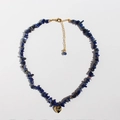 Collana di lapislazzuli blu scuro con ciondolo a cuore dorato e catena regolabile - Lapislazzuli